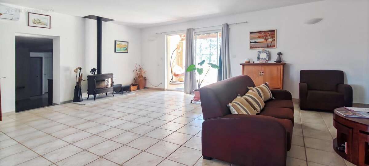 Maison à SAINT-QUENTIN-LA-POTERIE