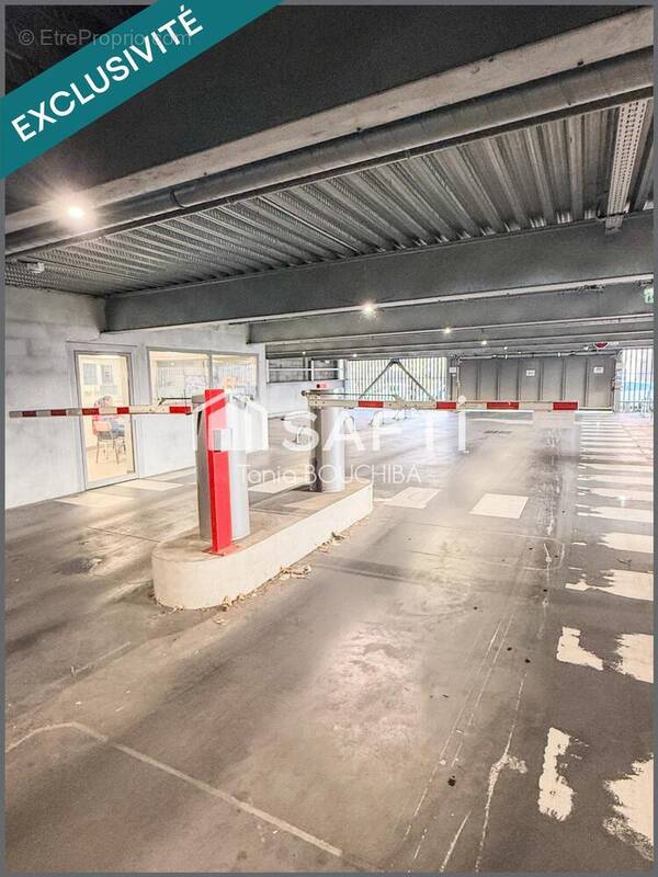 Photo 1 - Parking à BEGLES