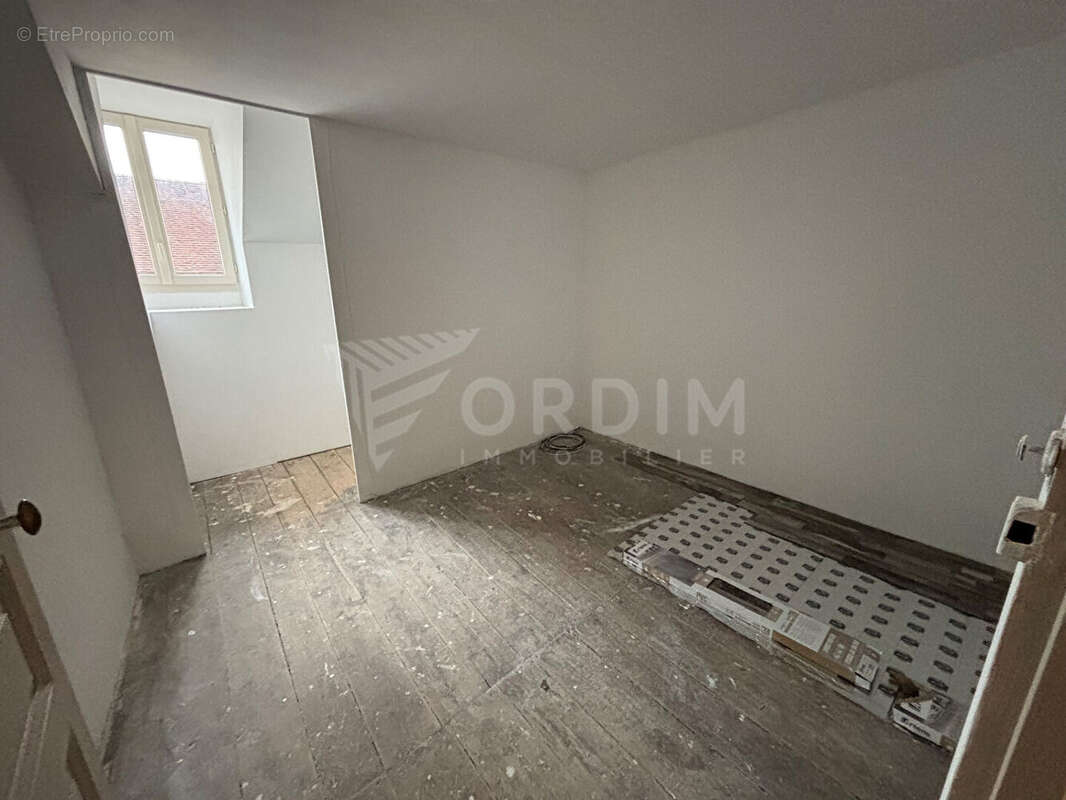 Maison à SAINT-MARTIN-SUR-ARMANCON