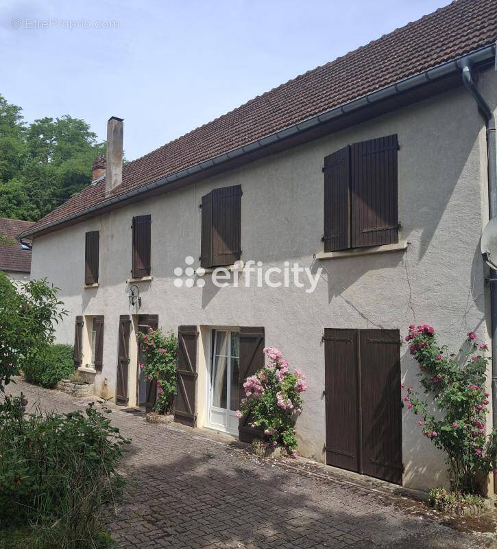 Maison à FONTENOIS-LES-MONTBOZON