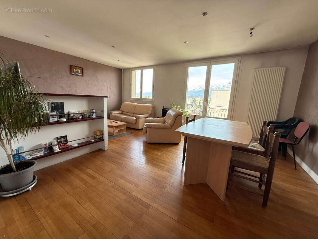 Appartement à SEYSSINET-PARISET