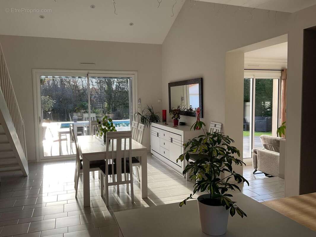 Maison 189 m² à Migne-Auxances  - photo 6