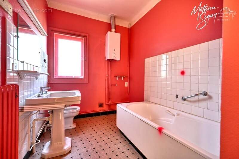 Appartement à CHARBONNIERES-LES-BAINS