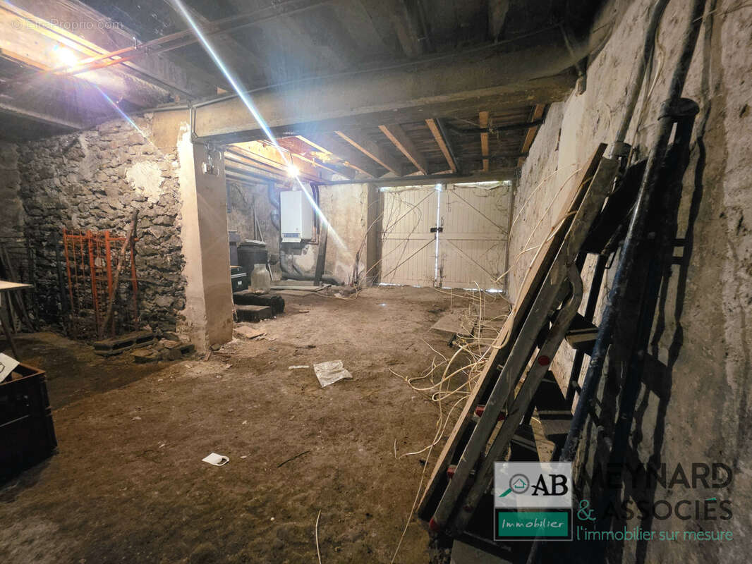 À vendre à Mouroux   Maison indépendante à rénover avec garage, et  grenier aménageable. - photo 12