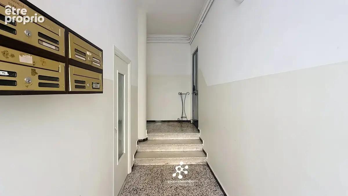 Saint-Roch – 3 pièces dernier étage traversant avec balcon filant et terrasse - photo 10