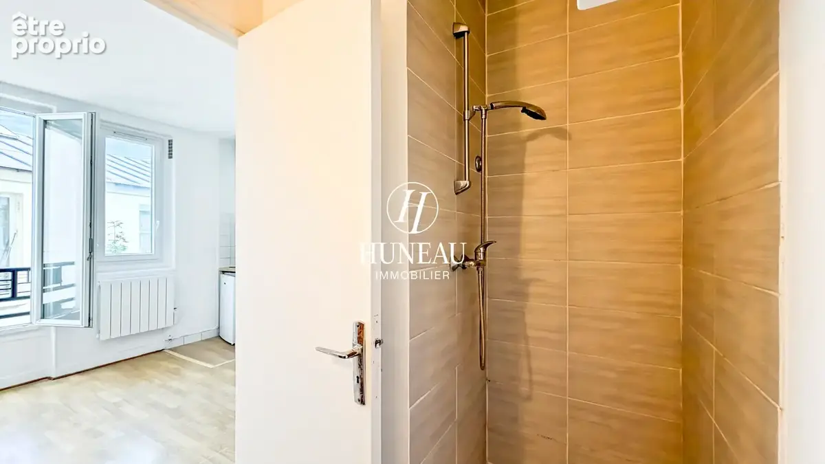 Studio en etage avec ascenseur et metro au pied de l'immeuble - photo 8