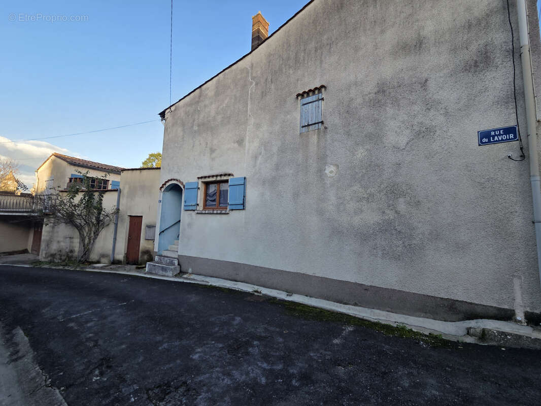 Maison à SAINT-MEME-LES-CARRIERES