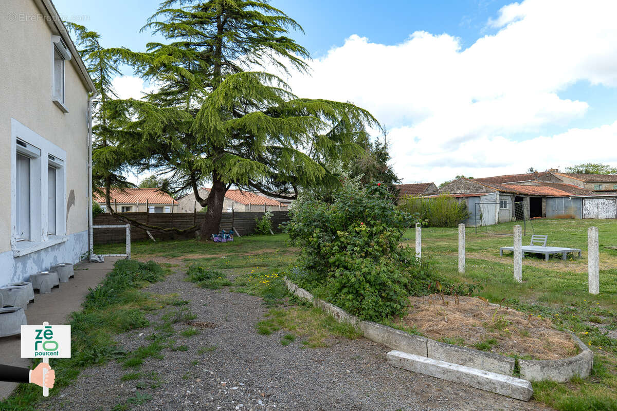 Maison à LES MAGNILS-REIGNIERS