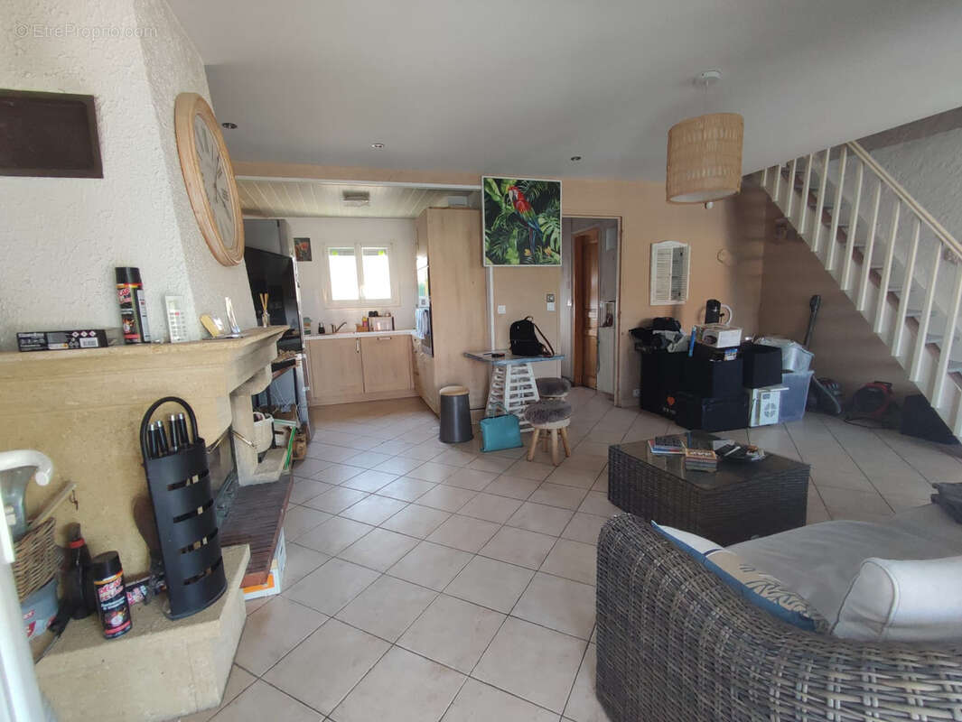 Maison à CHEVILLON-SUR-HUILLARD