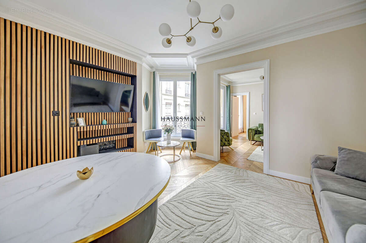 Appartement à PARIS-17E