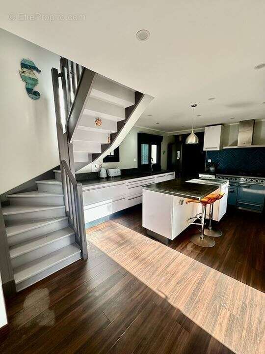 Maison 155 m² à Soulac-Sur-Mer  - photo 4