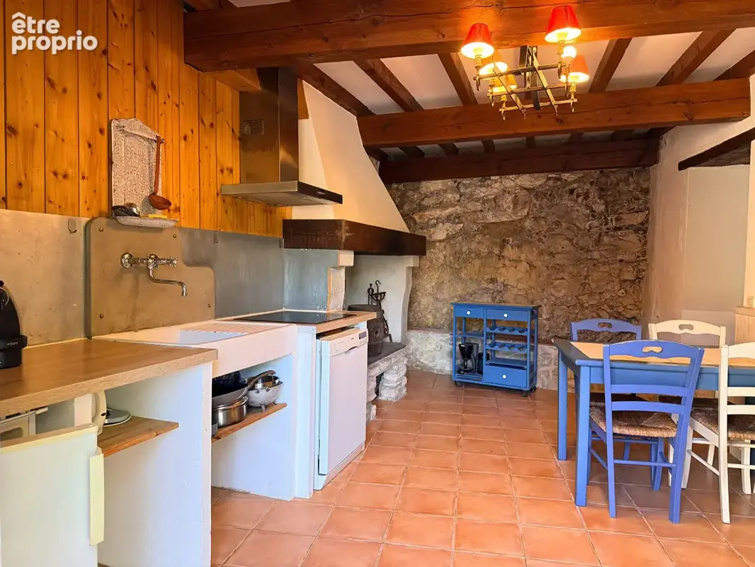 Maison en pierre avec terres non attenantes - photo 2