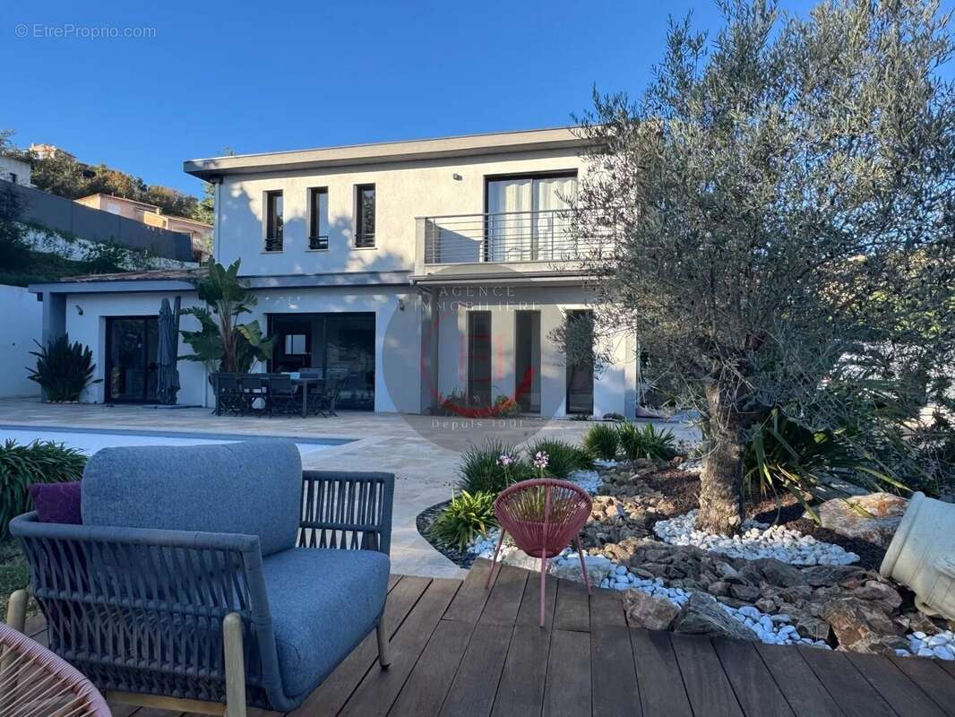 Maison à LES ADRETS-DE-L&#039;ESTEREL