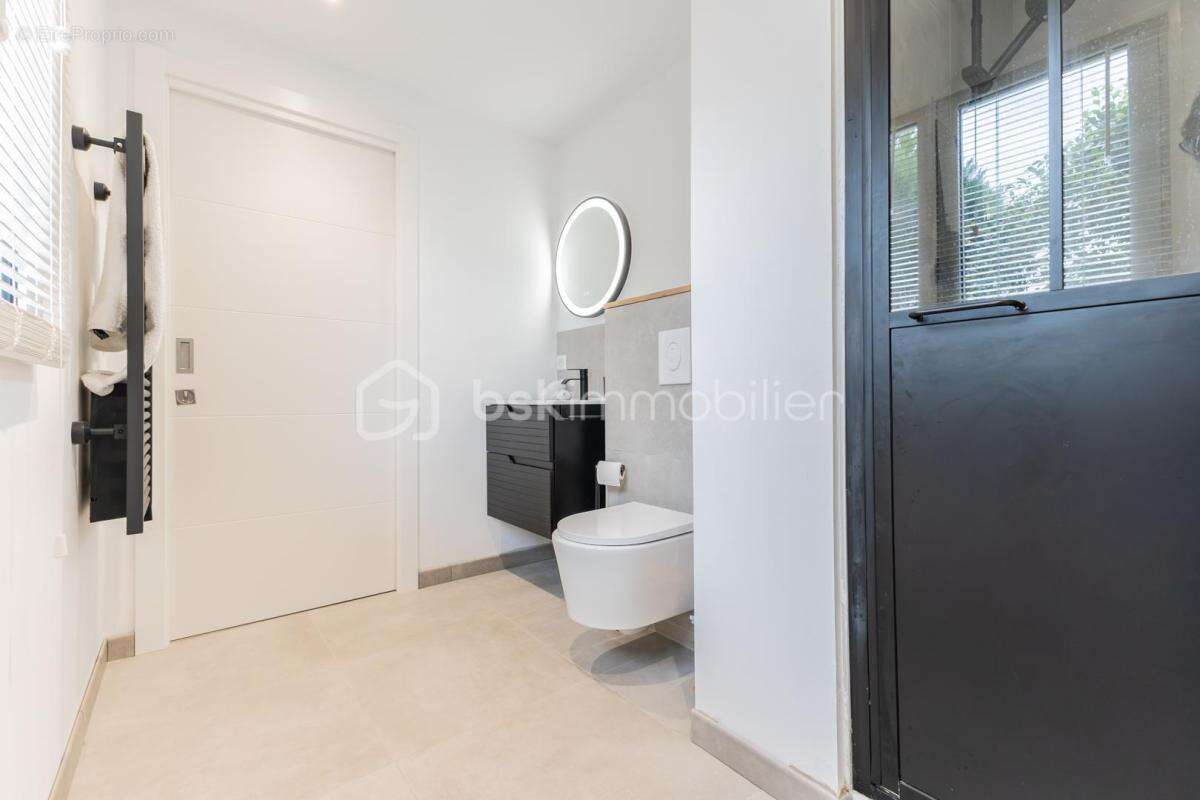 BIARRITZ – Élégante villa familiale rénovée 5 chambres - jardin ombragé  et jacuzzi - photo 11