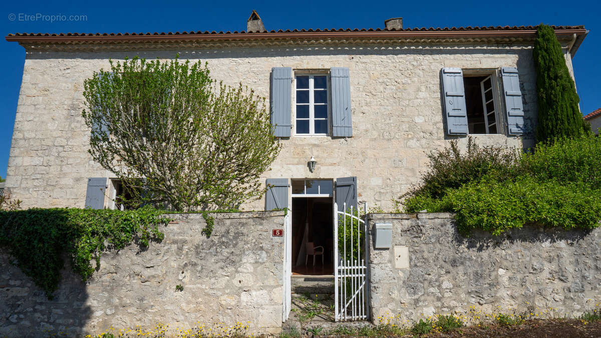 Maison à LACOUR