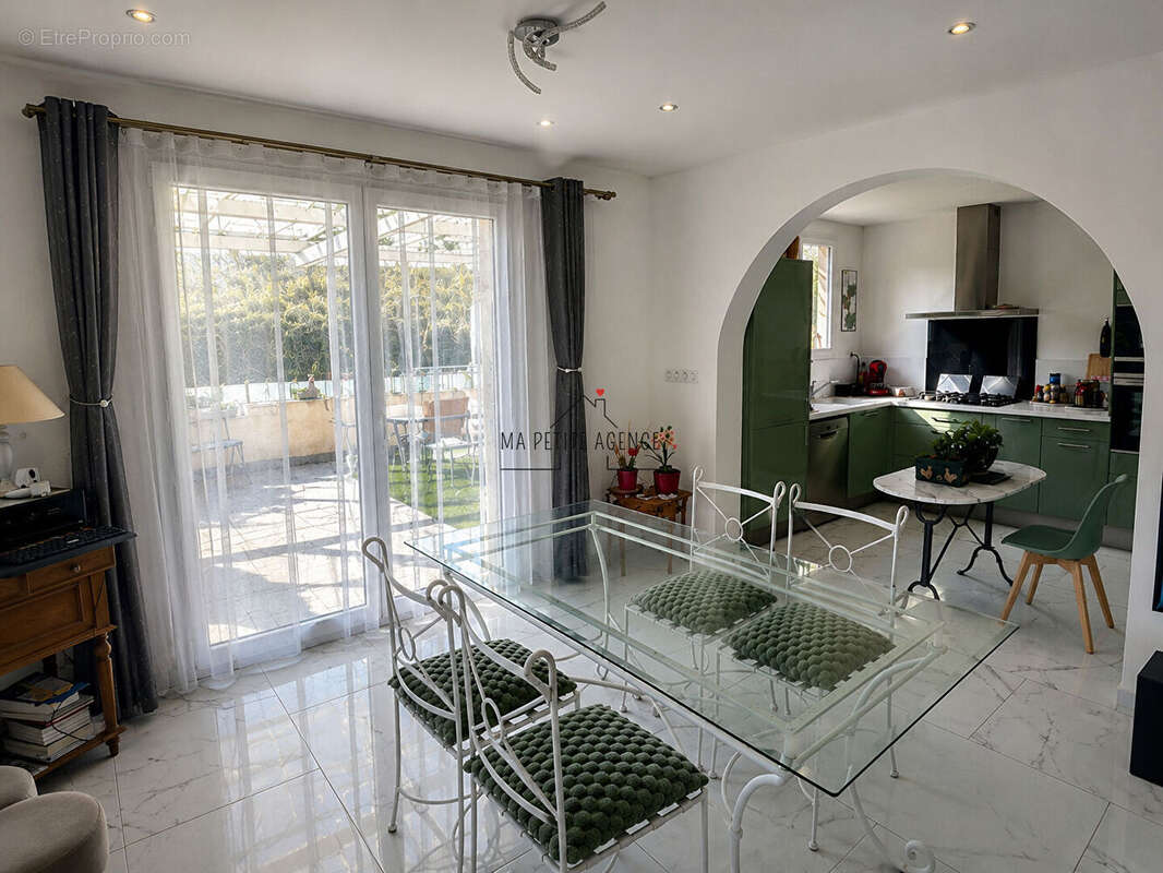 Appartement à LE ROVE