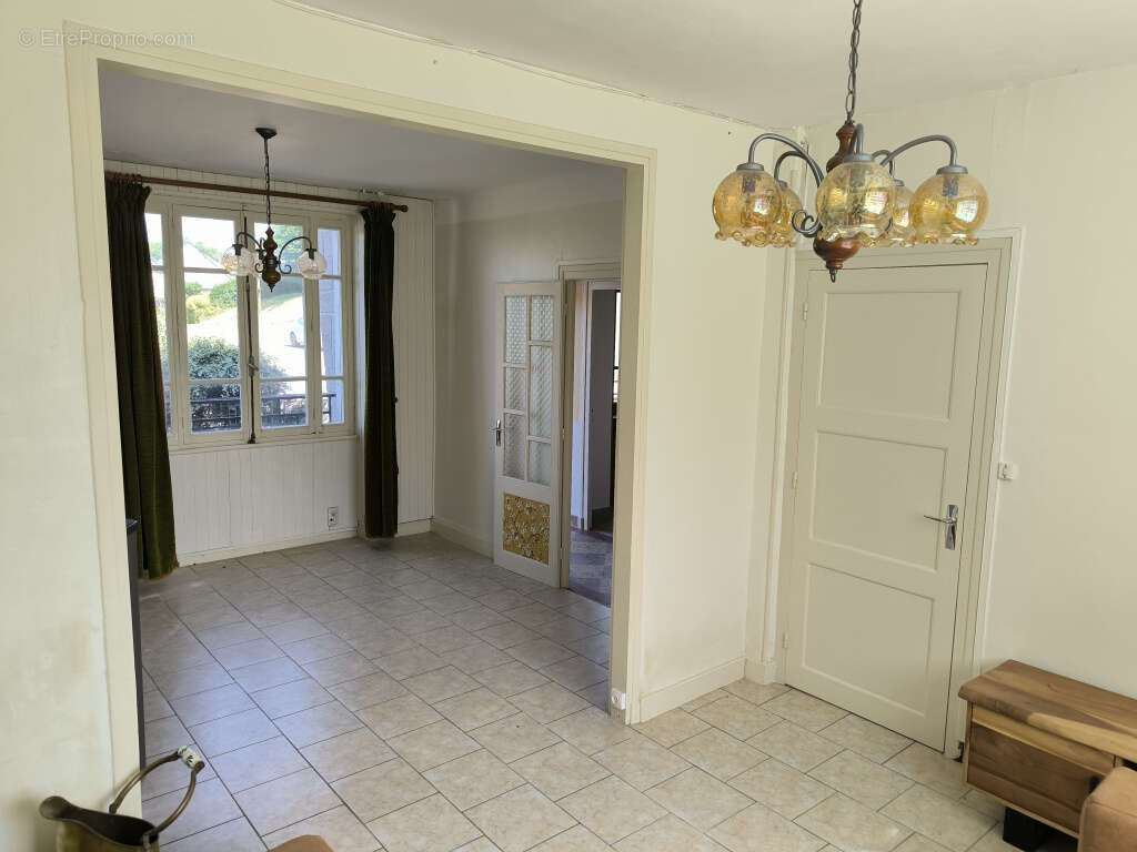 Maison à OUROUX-EN-MORVAN