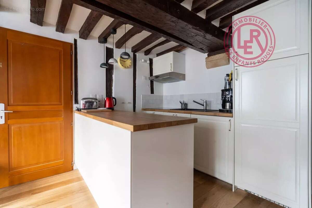 Appartement à PARIS-3E