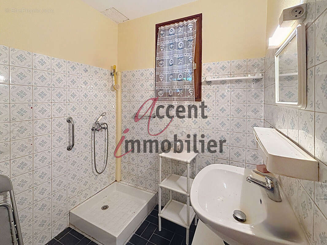 Grande maison familiale de 280 m² avec piscine sur 3 000 m² de terrain - photo 9