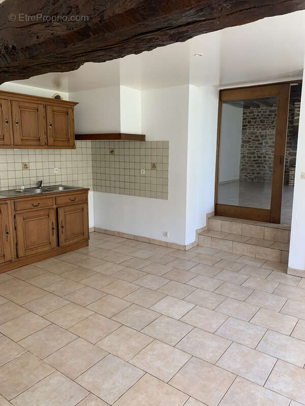 Maison à AMBRIERES-LES-VALLEES