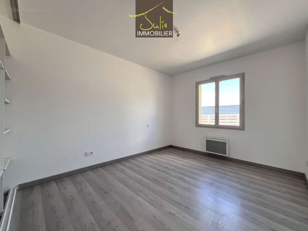 RARE - Plain-pied en centre ville de BRESSUIRE. 3 chambres. - photo 5
