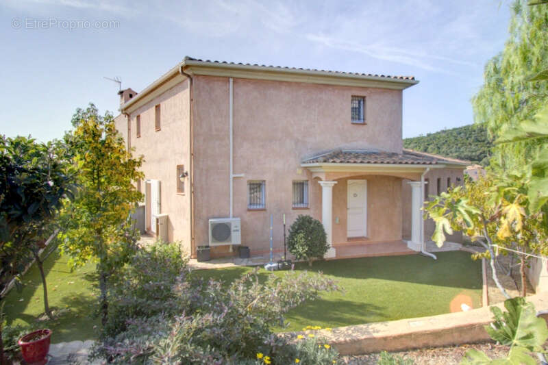 Maison à LES ISSAMBRES