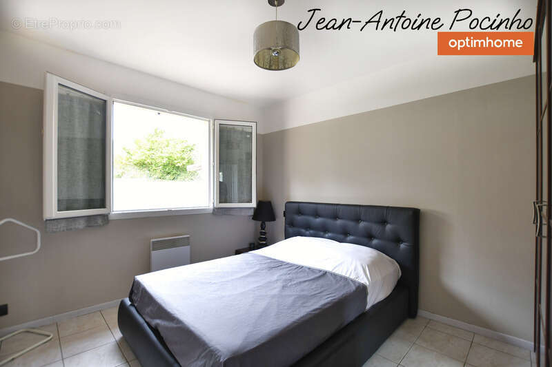 Maison à SAINTE-FOY-DE-PEYROLIERES