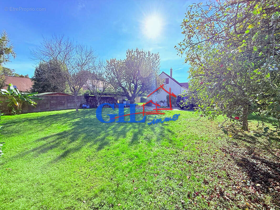 Maison à SAVIGNY-LE-TEMPLE