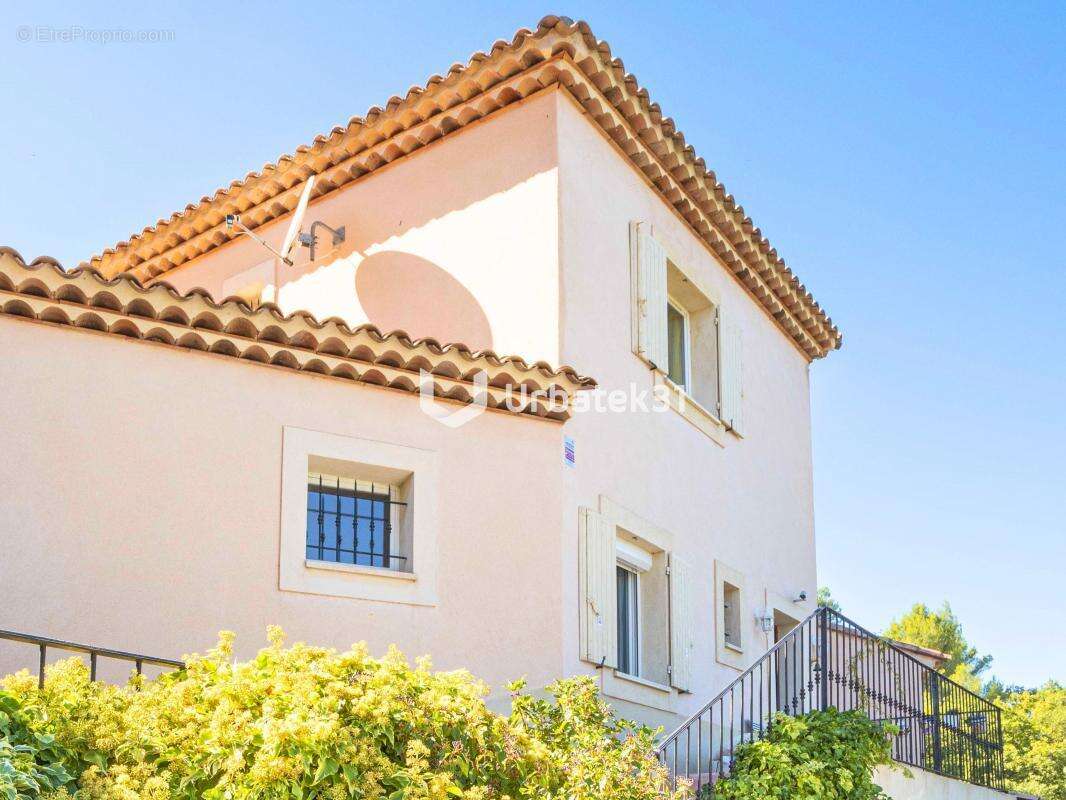 Maison à SAINT-ESTEVE-JANSON