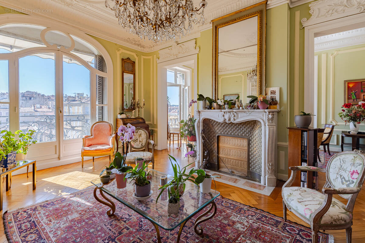 Appartement à MARSEILLE-1E