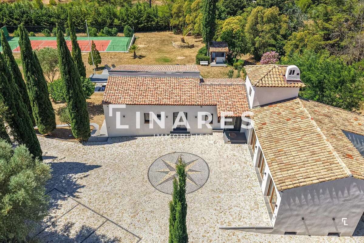 L'ICONIQUE - Villa T6 de 343m² - Dépendance - Piscine - Court de tennis - Terrain de 8000m² - 13420 GEMENOS - photo 25