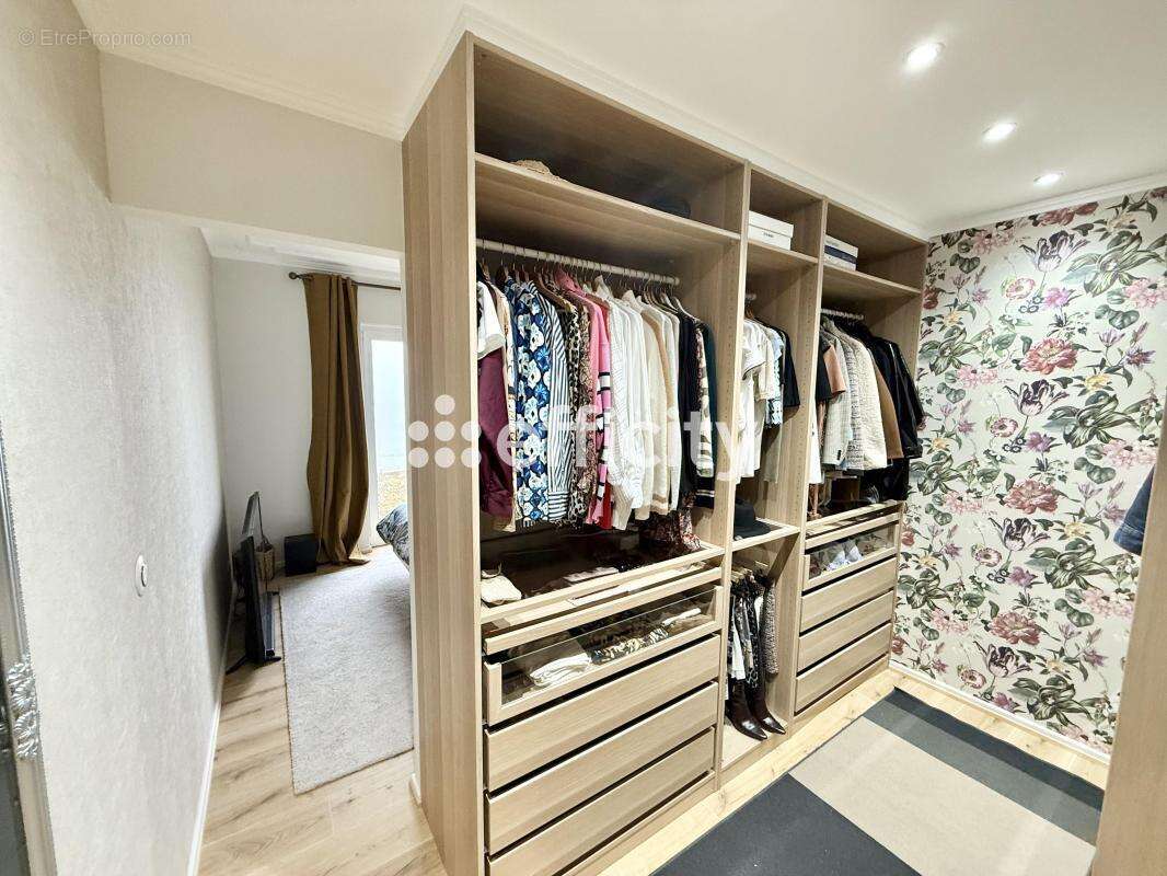 Maison à VIVIERS-SUR-CHIERS