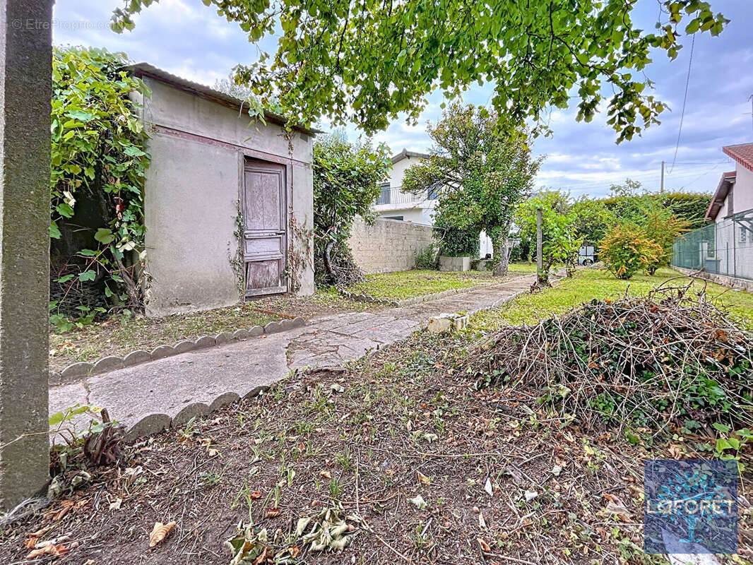 Terrain à VIGNEUX-SUR-SEINE