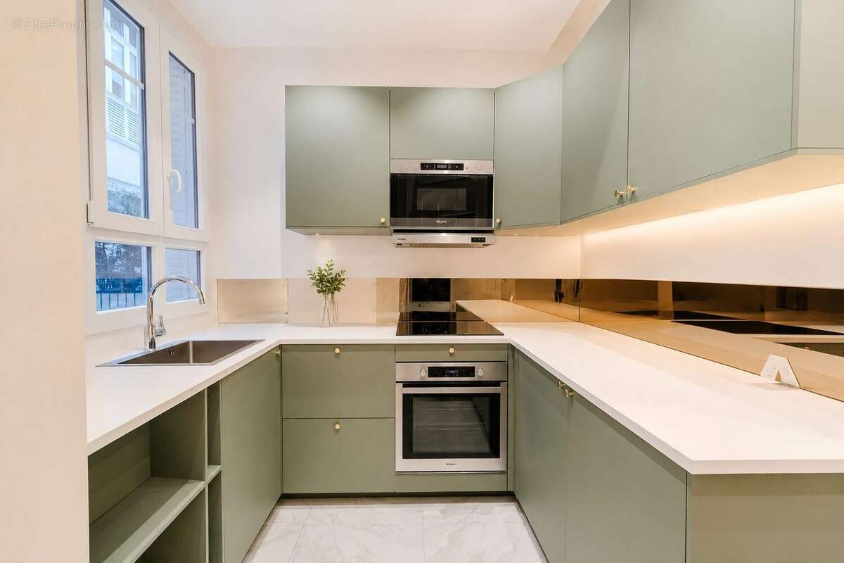 Appartement 84 m² à Paris-16e  - photo 4