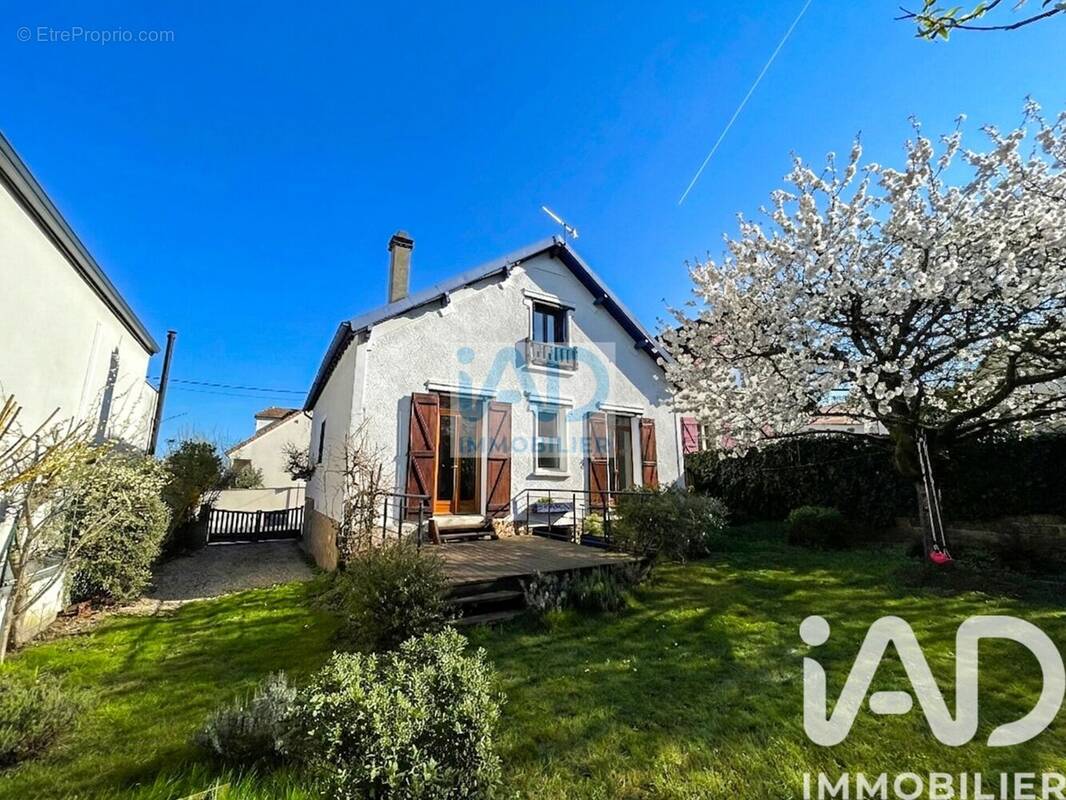 Photo 1 - Maison à MONTLHERY