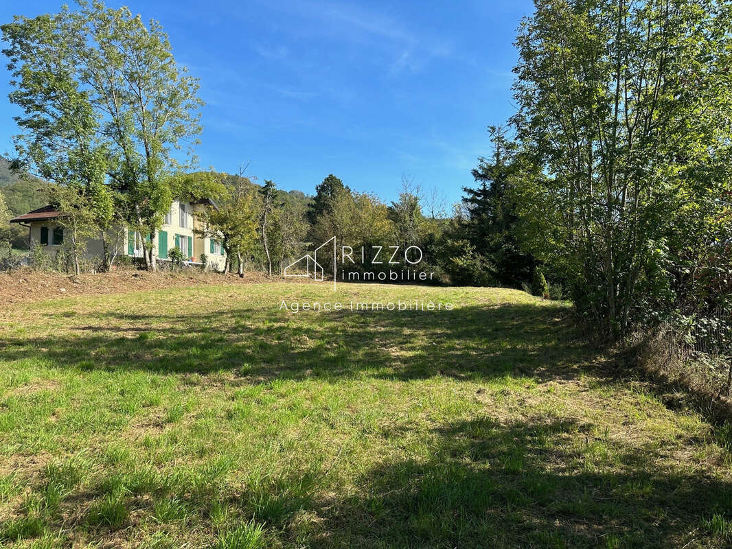 Terrain constructible de 1 053 m2 avec vue dominante   Valserhône (secteur Lancrans) - photo 5