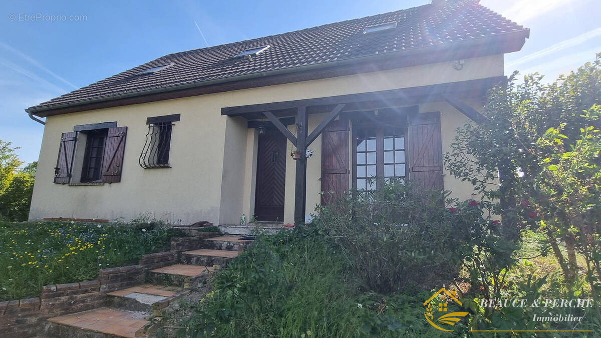 Maison à COMBRES