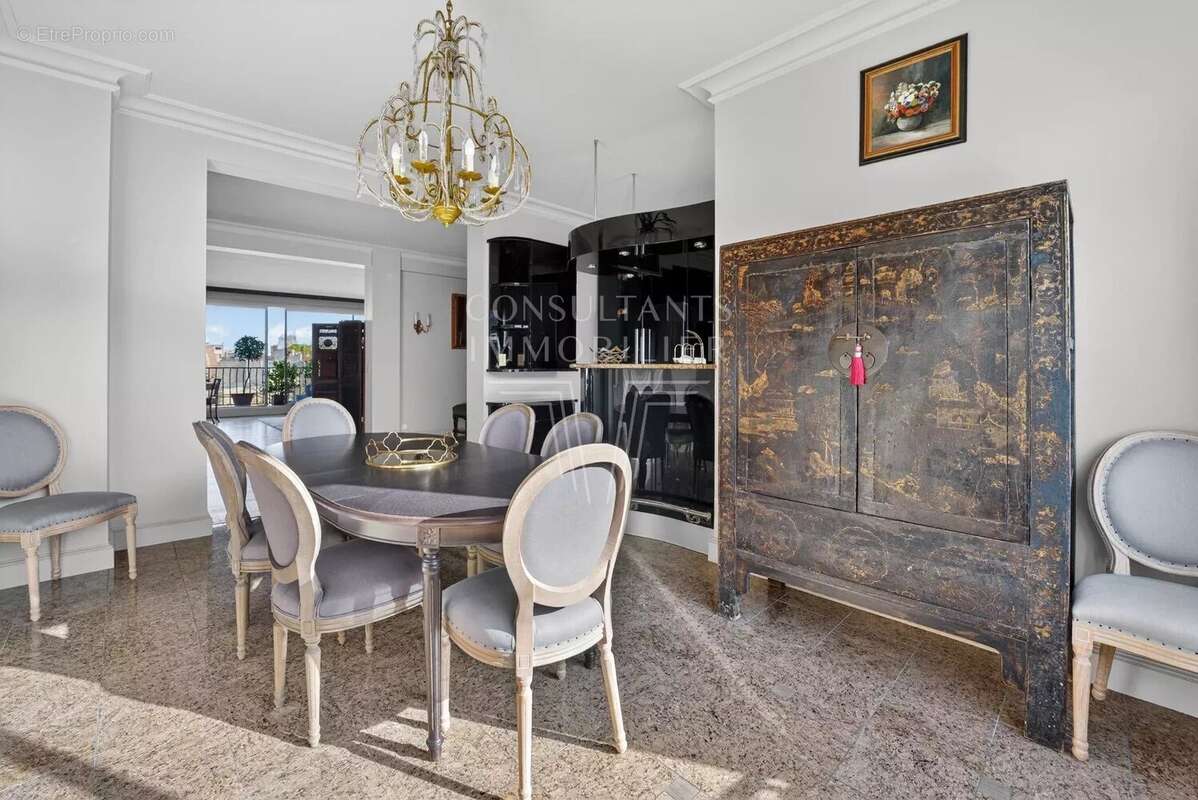 Appartement à PARIS-16E