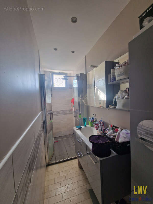 Maison à SAINT-MEDARD-DE-GUIZIERES