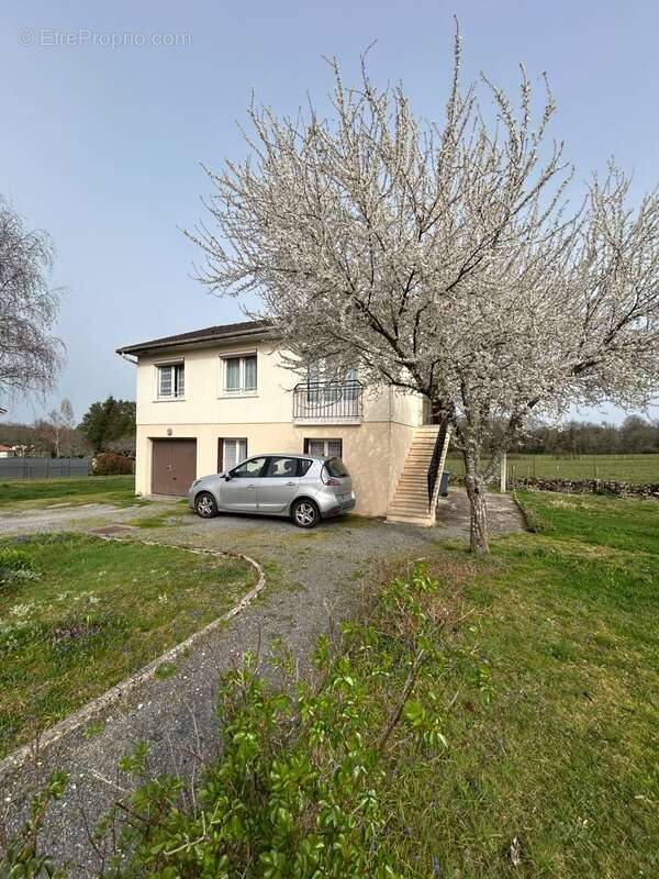 Maison à CHATEAUPONSAC