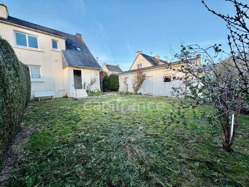 Maison à CHATEAUNEUF-DU-FAOU