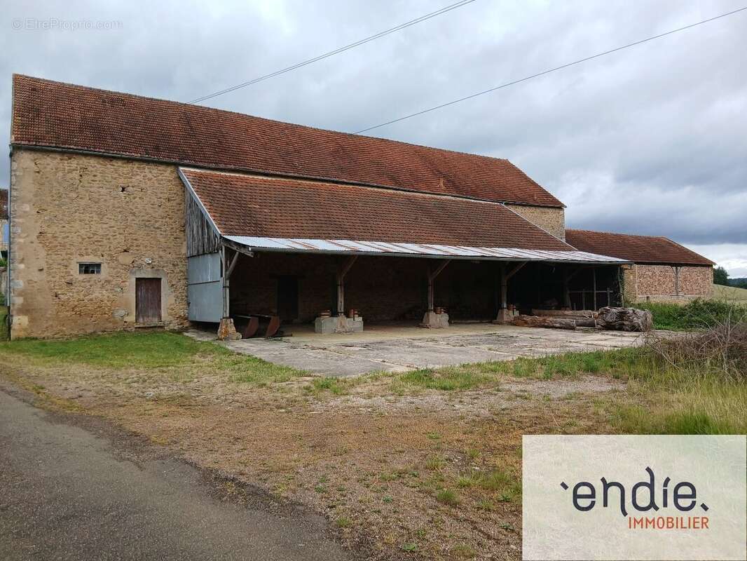 Domaine de Buissenot  Élégante propriété de 284 m² sur 14 hectares, dépendances de 1 200 m² - photo 16