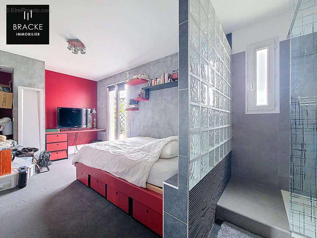 Appartement à COURBEVOIE