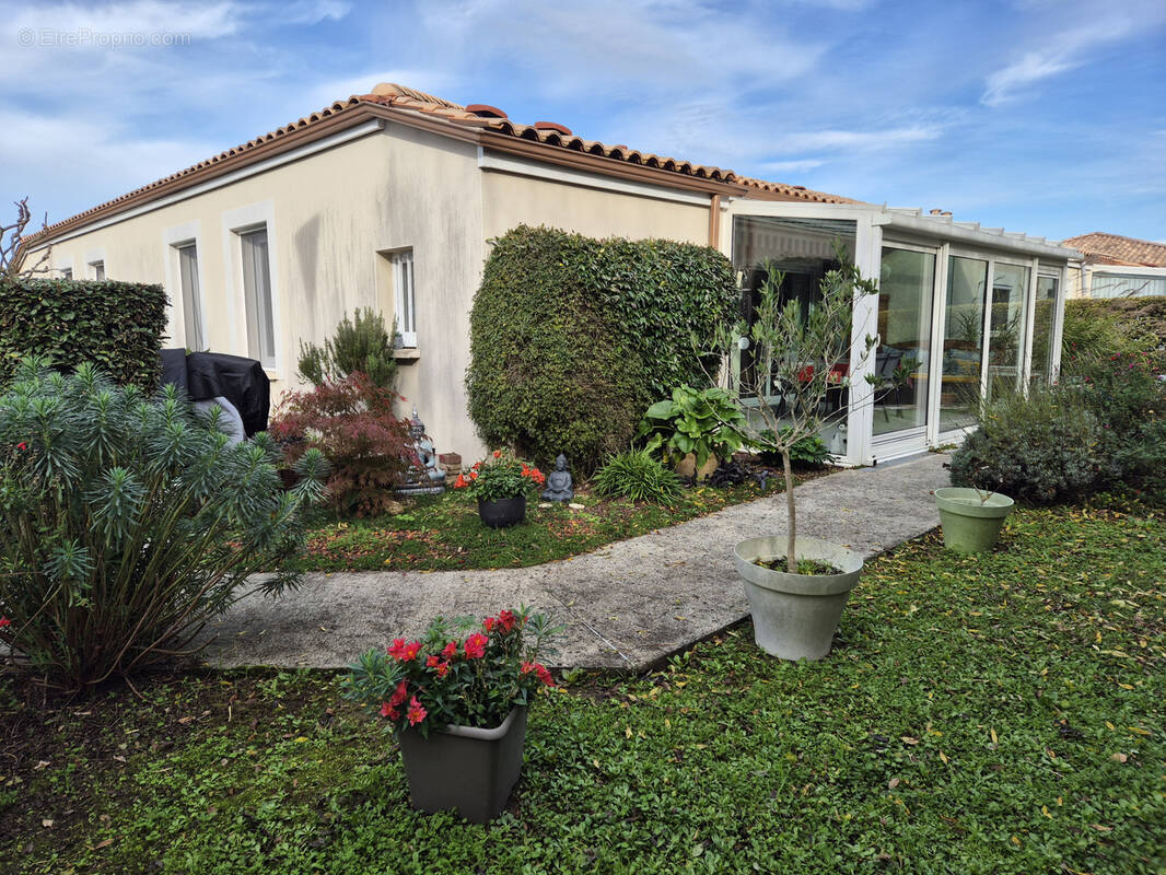 Maison à SAINT-LAURENT-DE-LA-PREE