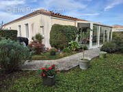 Maison à SAINT-LAURENT-DE-LA-PREE