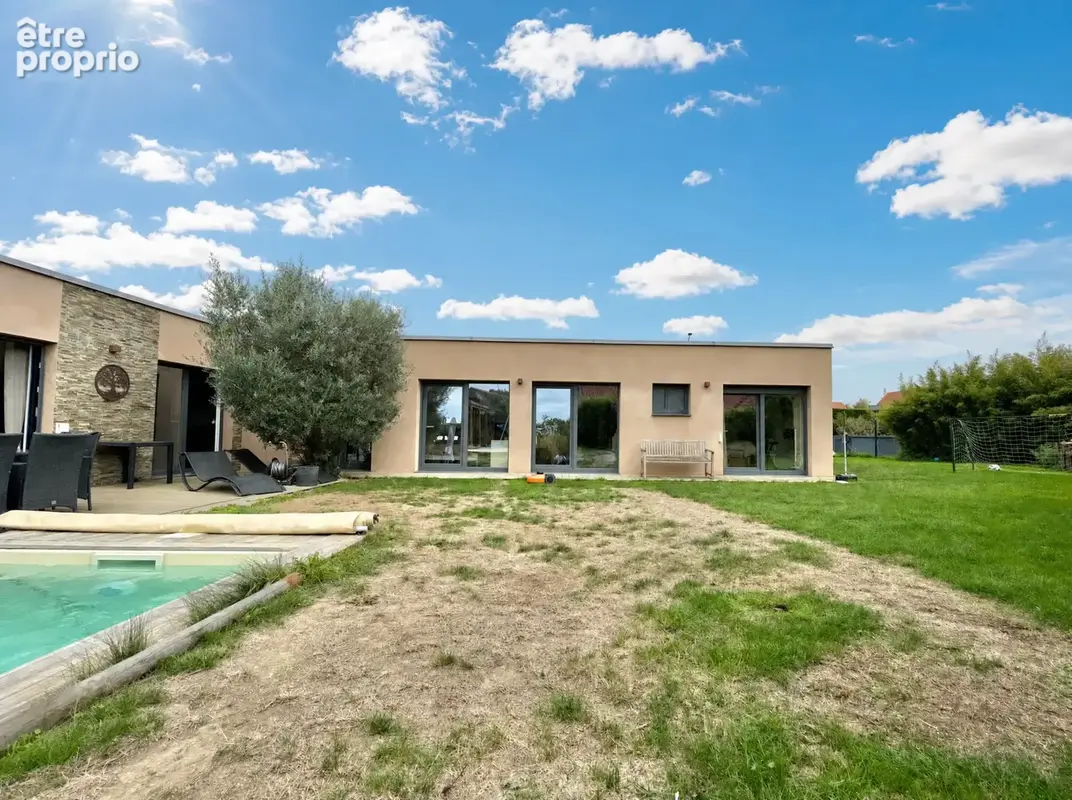 Superbe plain-pied avec piscine et beaux volumes ! - photo 3