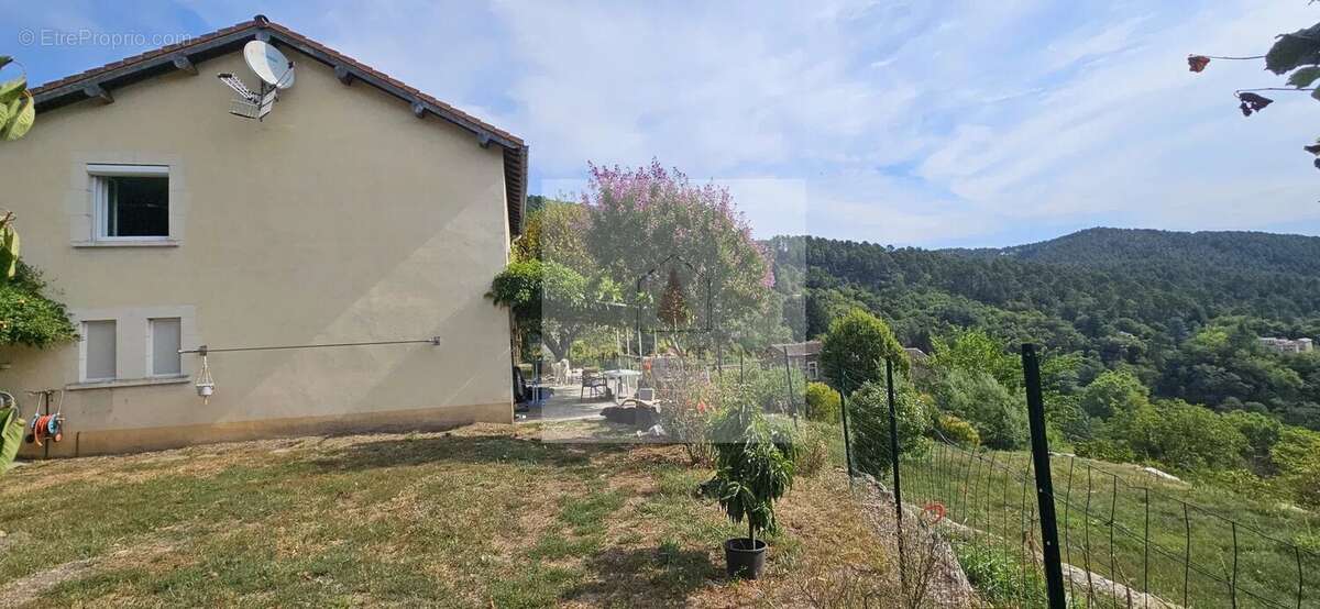 Maison à LE COLLET-DE-DEZE