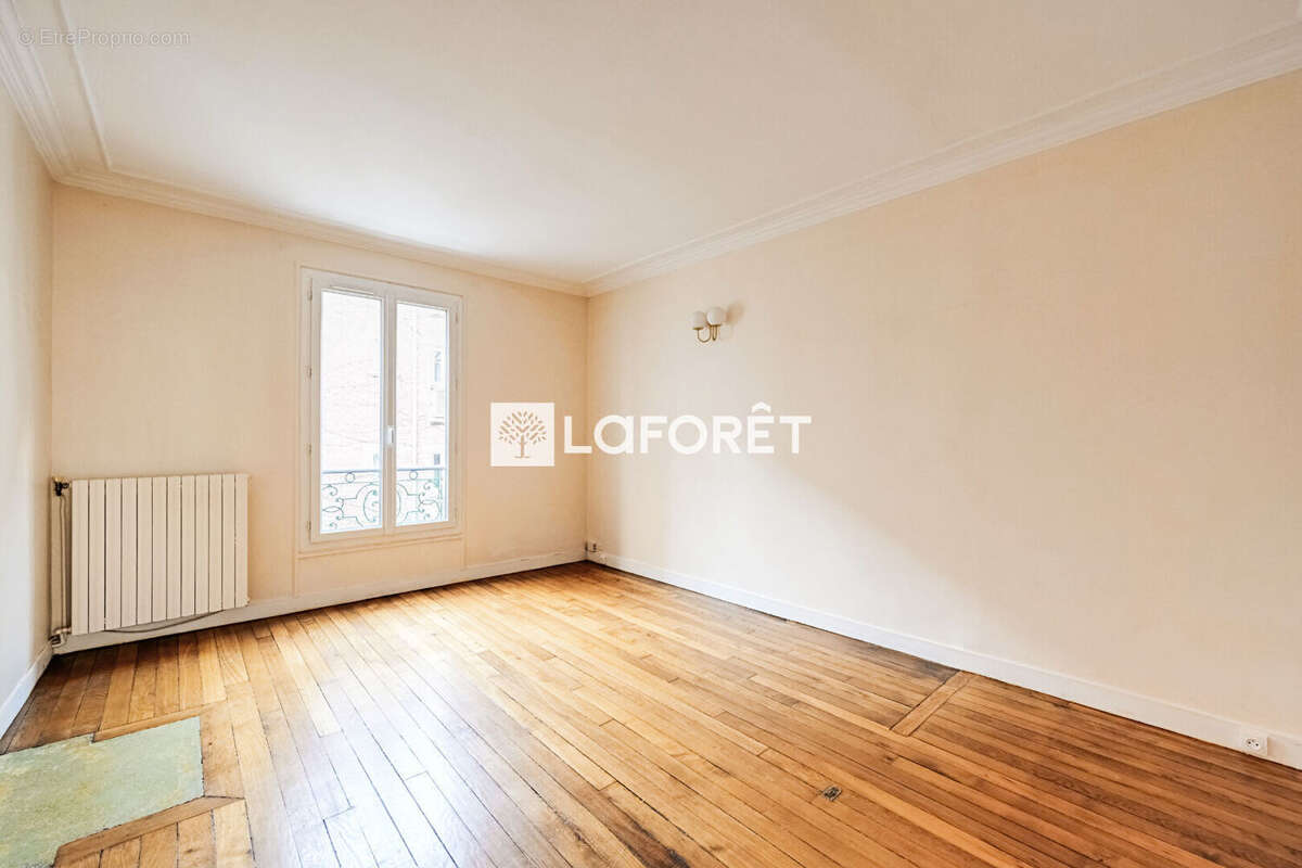 Appartement à PARIS-14E