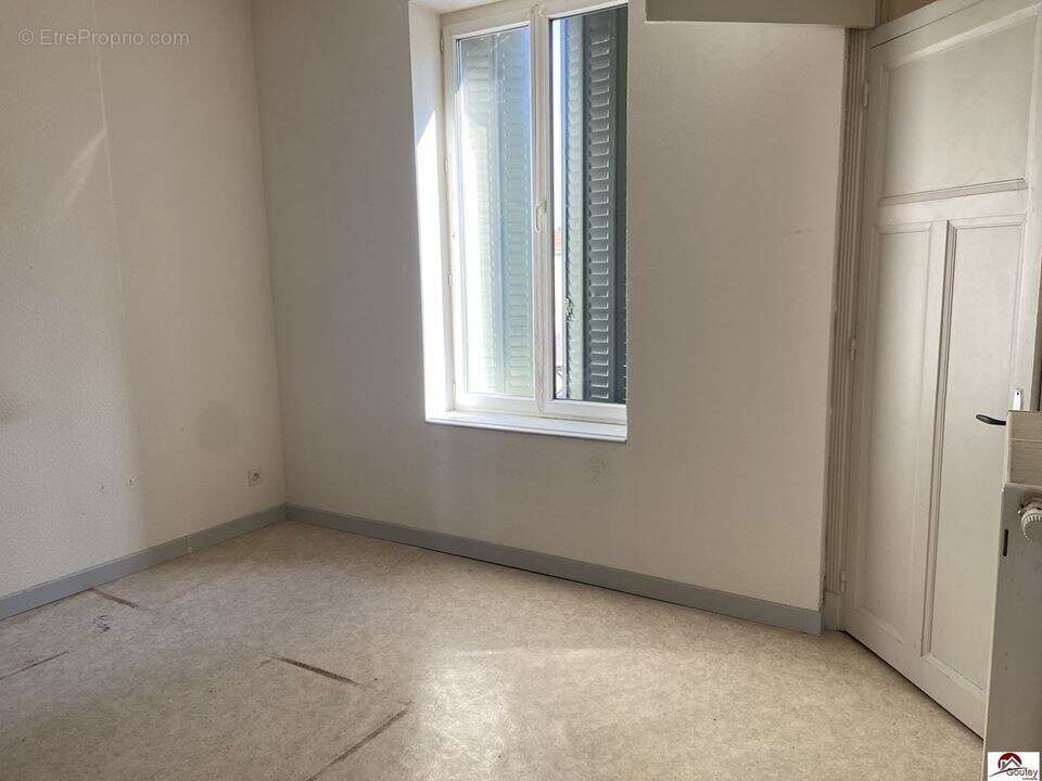 Appartement 280 m² à Roanne  - photo 4