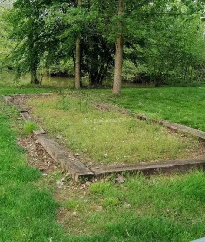 Terrain à LA CHARTRE-SUR-LE-LOIR